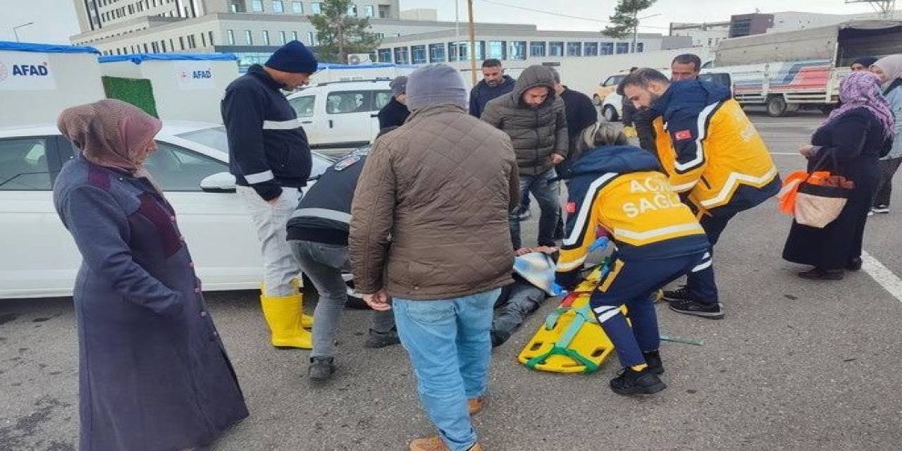 Otomobil İle Motosiklet Çarpıştı: 1 Yaralı