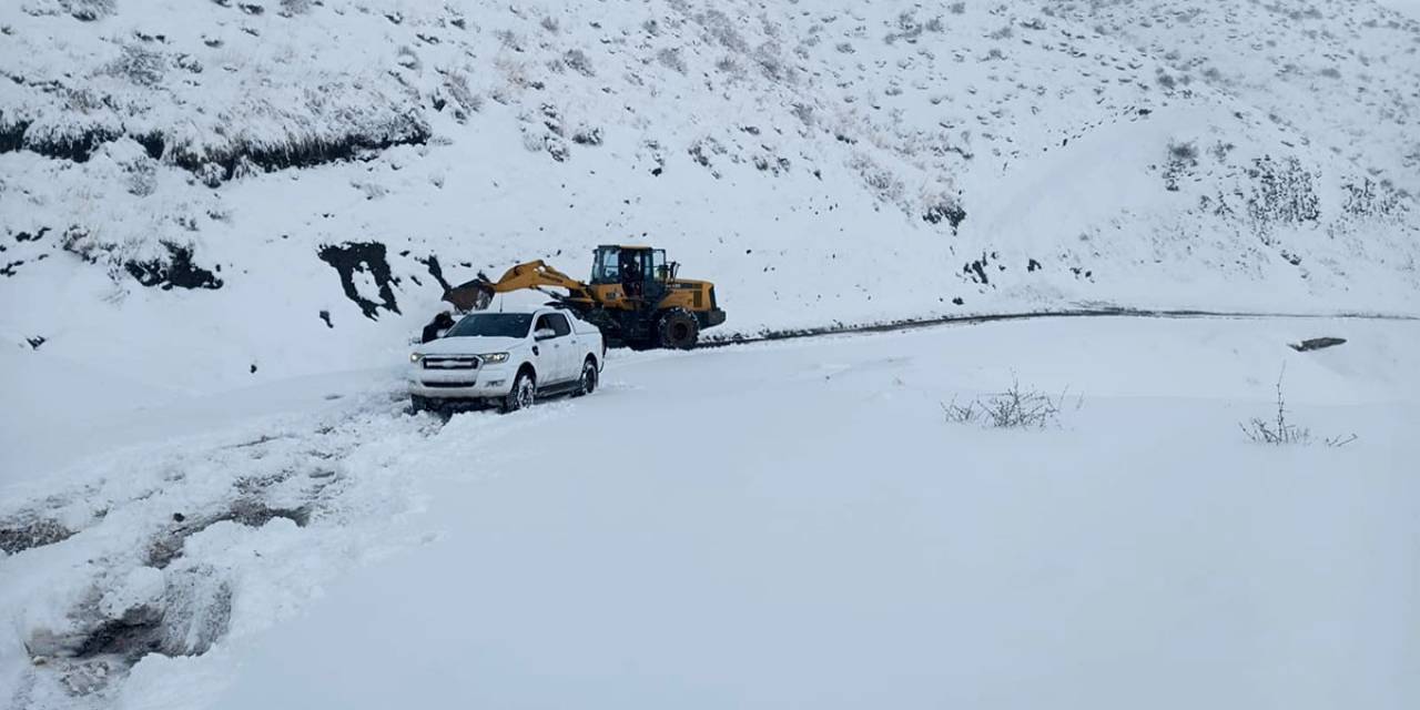 Siirt’te Araç Sürücüleri Kar Nedeniyle Yolda Mahsur Kaldı