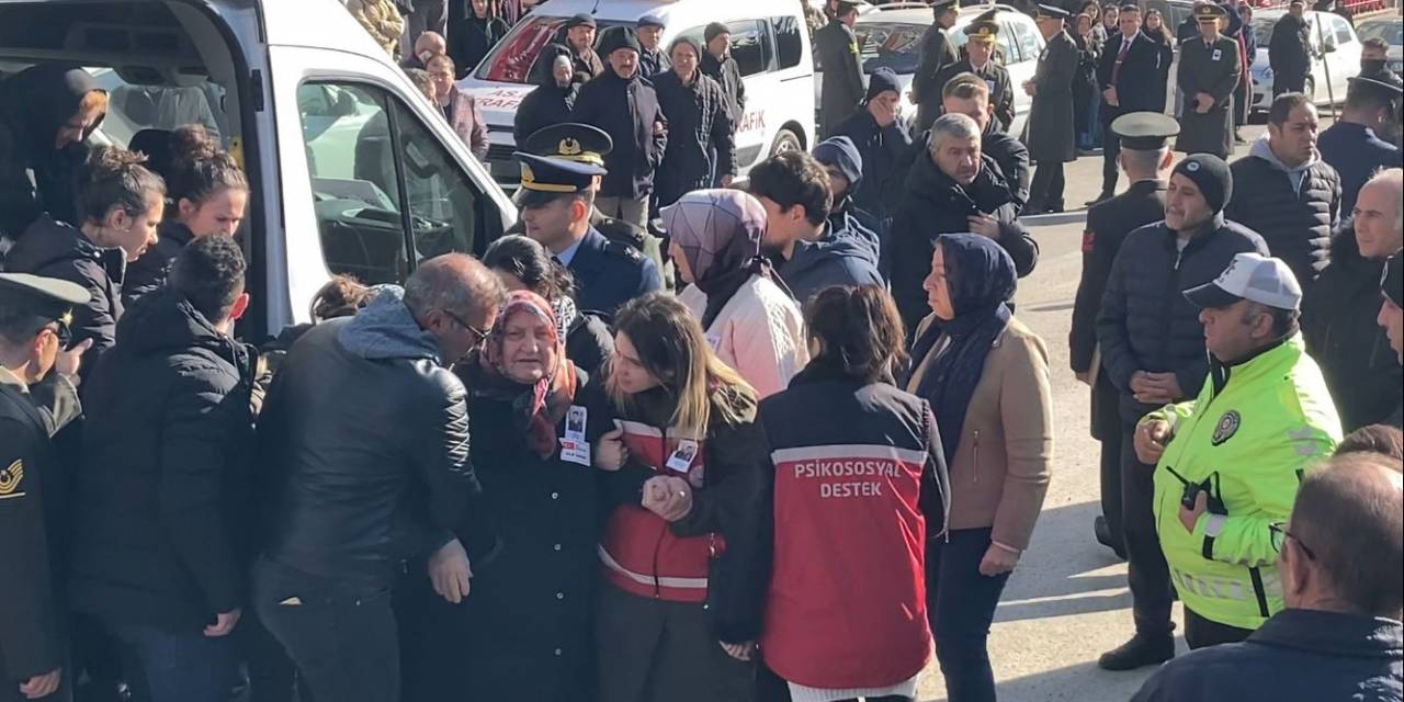Şehit Üsteğmen Abdullah Köse Yaşadığı Evin Karşısına Defnedildi