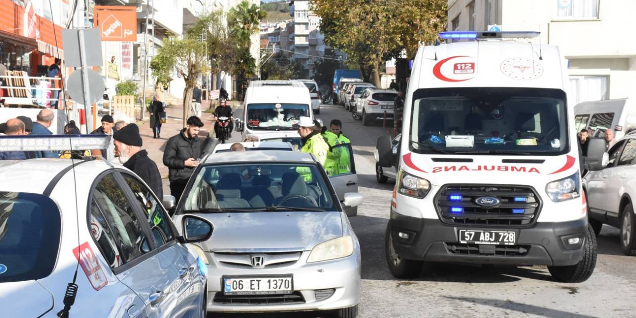 Sinop’ta Kaygan Yol Kazaya Neden Oldu: 2 Yaralı