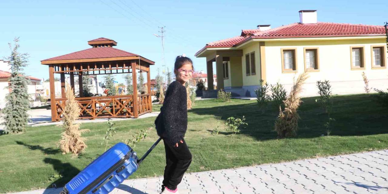 Enkaz Kentte Afet Konutlarında Yaşam Başladı