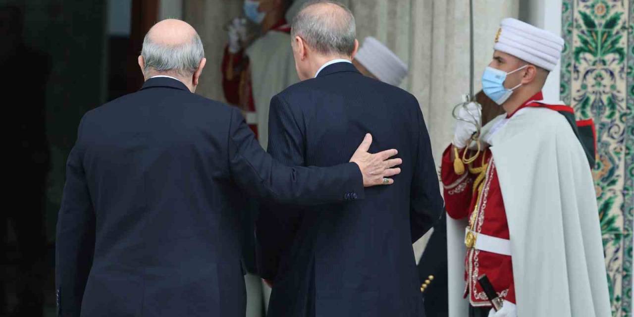 Erdoğan, Cezayir Cumhurbaşkanlığı Sarayı’nda Tebbun Tarafından Karşılandı