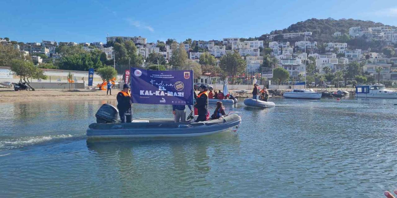 Kadına Şiddet Farkındalığı İçin Denizde Pankart Açtılar