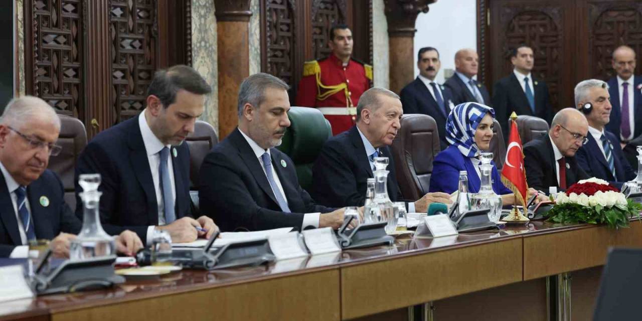 Cumhurbaşkanı Erdoğan, Cezayirli Mevkidaşı Tebbun İle Heyetlerarası Görüşmeye Katıldı