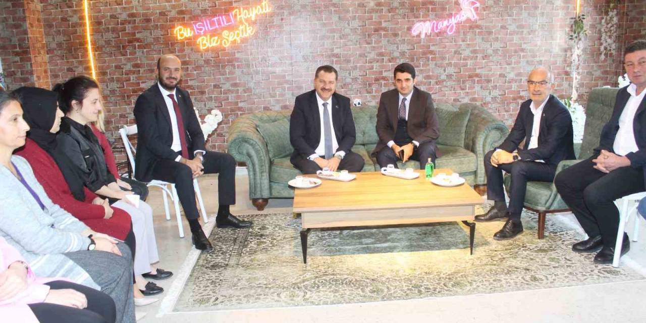 Başkan Yılmaz Manyas’ta Kadın Kooperatifini Ziyaret Etti