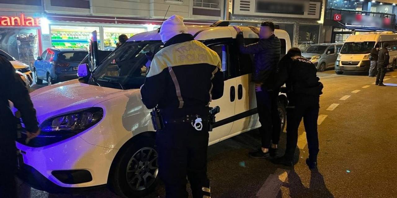 Bursa Polisi Ruhsatsız Silah, Fişek Ve Uyuşturucu Ele Geçirdi