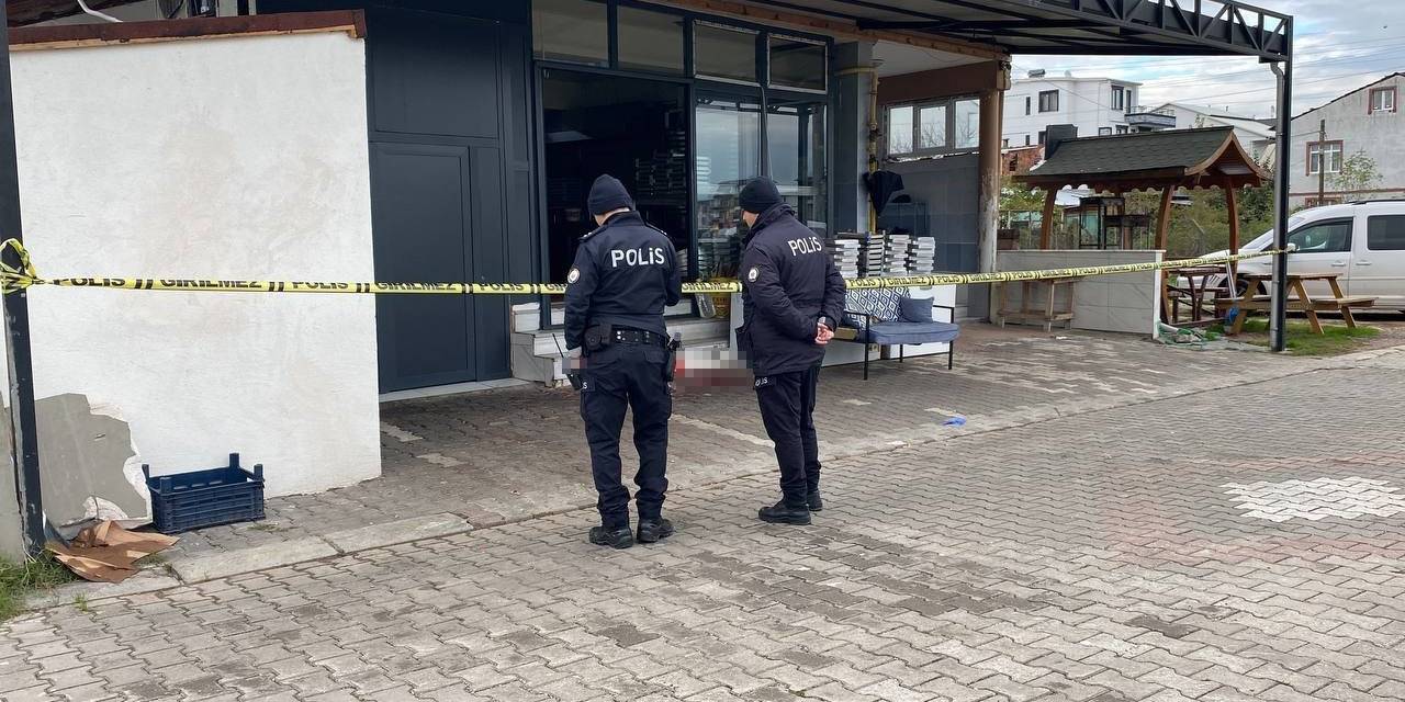 Dükkanın Girişinde Başından Vurulan Genç Hayatını Kaybetti