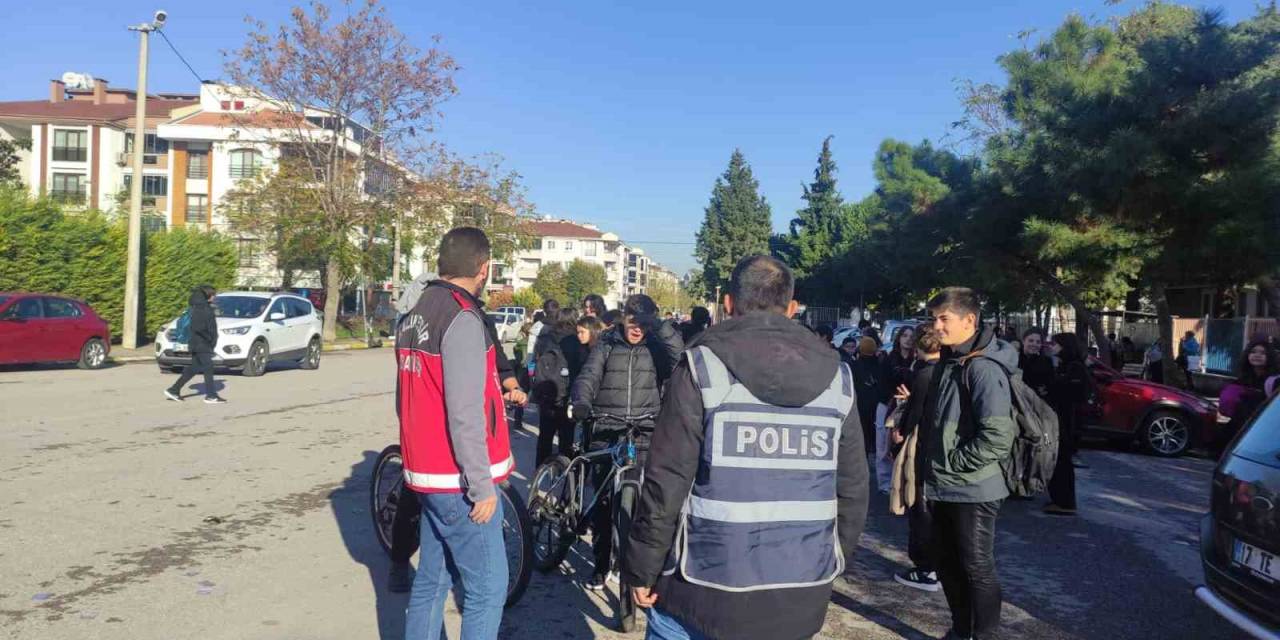 Polis, Öğrencileri Korumaya Yönelik Uygulama Yaptı