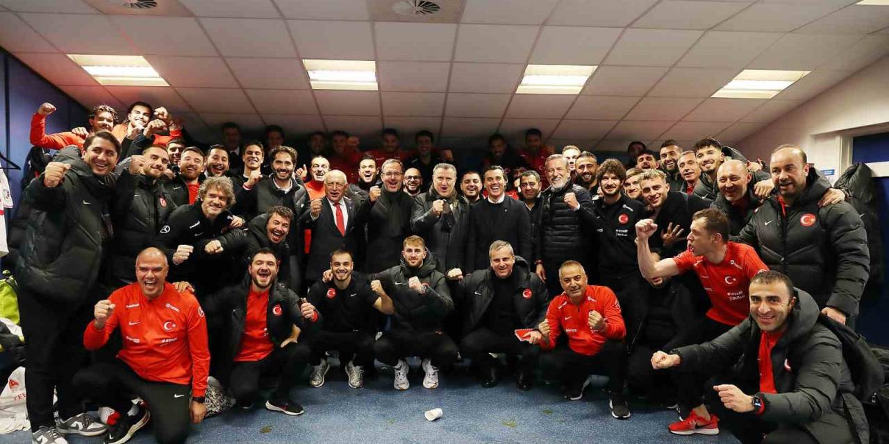 Cumhurbaşkanı Erdoğan, A Milli Futbol Takımı’nı Telefonla Tebrik Etti