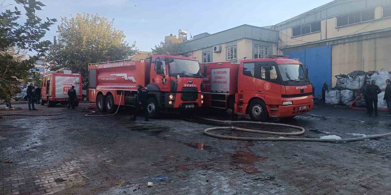 Gaziantep’te Geri Dönüşüm Fabrikasında Yangın