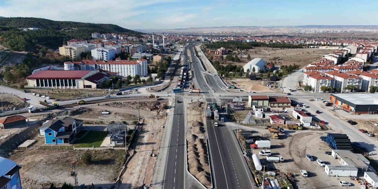 Kütahya’da Zafertepe Ve Germiyan Kampüsü Kavşaklarına 40 Bin Ton Asfalt Desteği