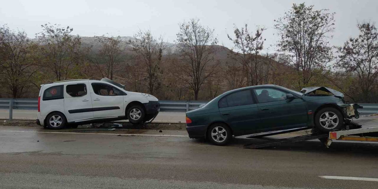 Gizli Buzlanma Kazaları Beraberinde Getirdi: 4 Yaralı