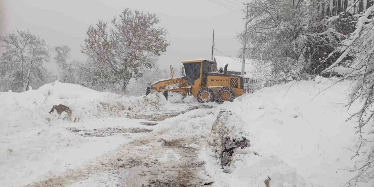 Kastamonu’da Karın Kapattığı 39 Köy Yolu Açıldı