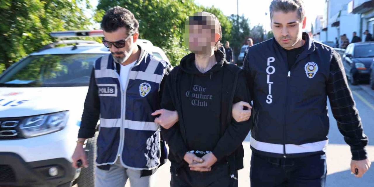 Türk Bayrağını Çaldığı Öne Sürülen Kişi Serbest Kaldı