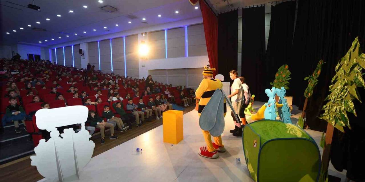 Geri Dönüşüm Öğrencilere Tiyatroyla Anlatıldı