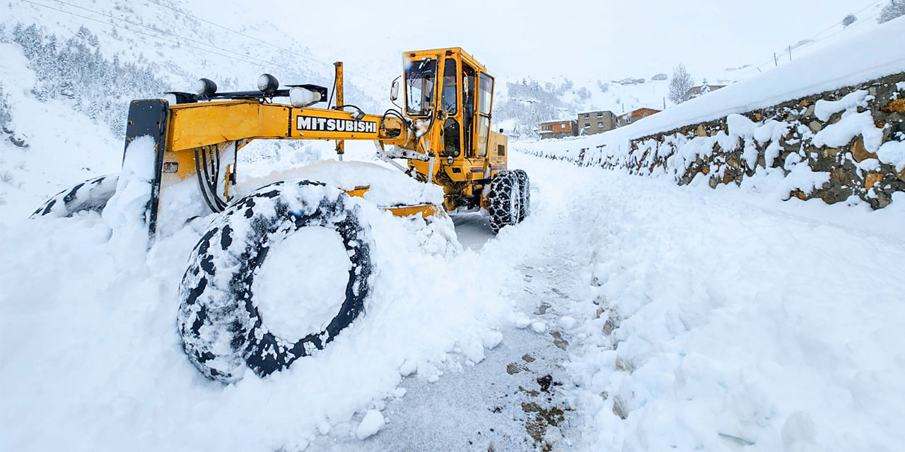 Rize'de kar nedeniyle kapalı 19 köy yolunda çalışma yürütülüyor