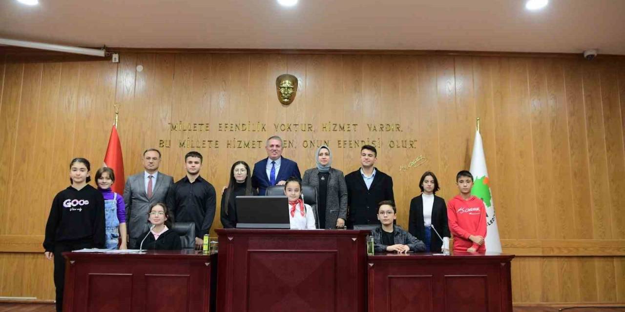 Mamak Belediyesi Meclis Salonu’nda Çocuklar Bir Araya Geldi