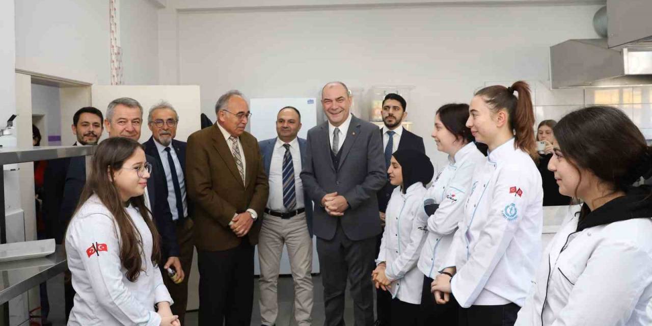 Genç Girişimciler Yetişiyor