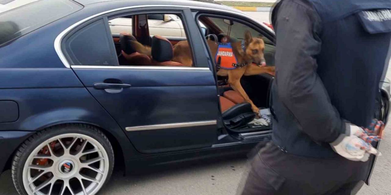 Jandarmanın Şüphelendiği Araçta Uyuşturucu Çıktı