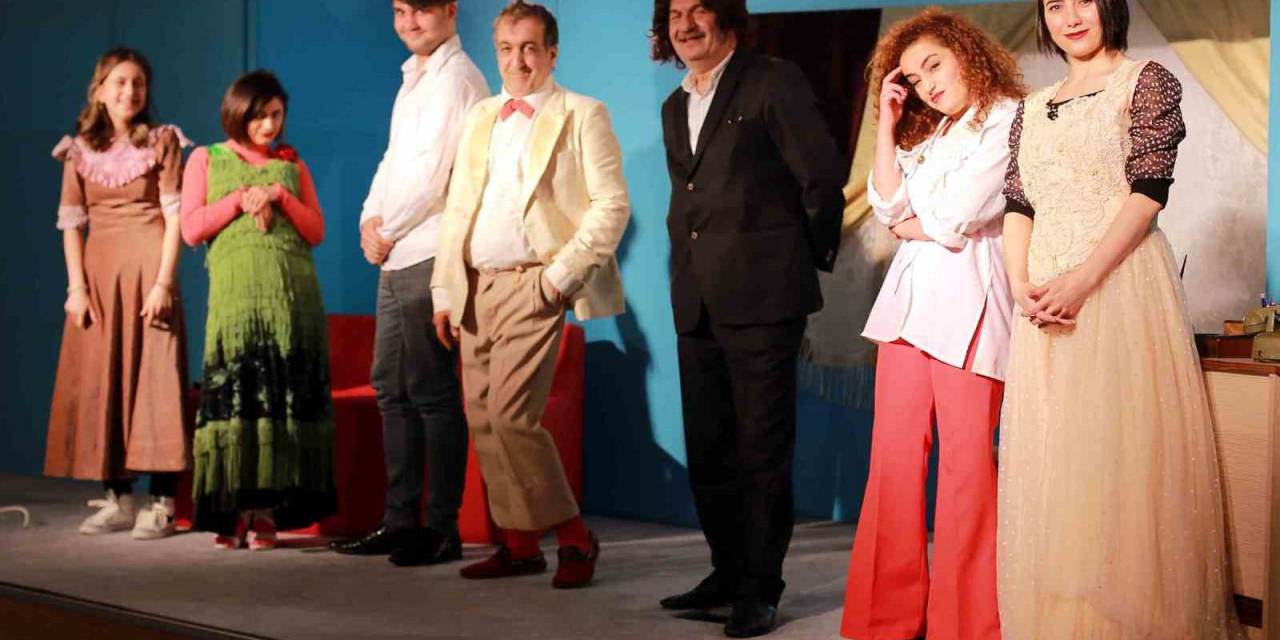 Erzurum Şehir Tiyatrosu “Sosyete” Adlı Oyunu Sahneliyor