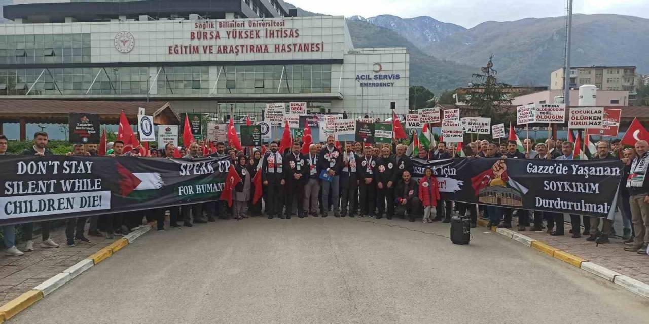 Sağlık Çalışanları Siyah Önlükleriyle İsrail’e Tepki Gösterdi