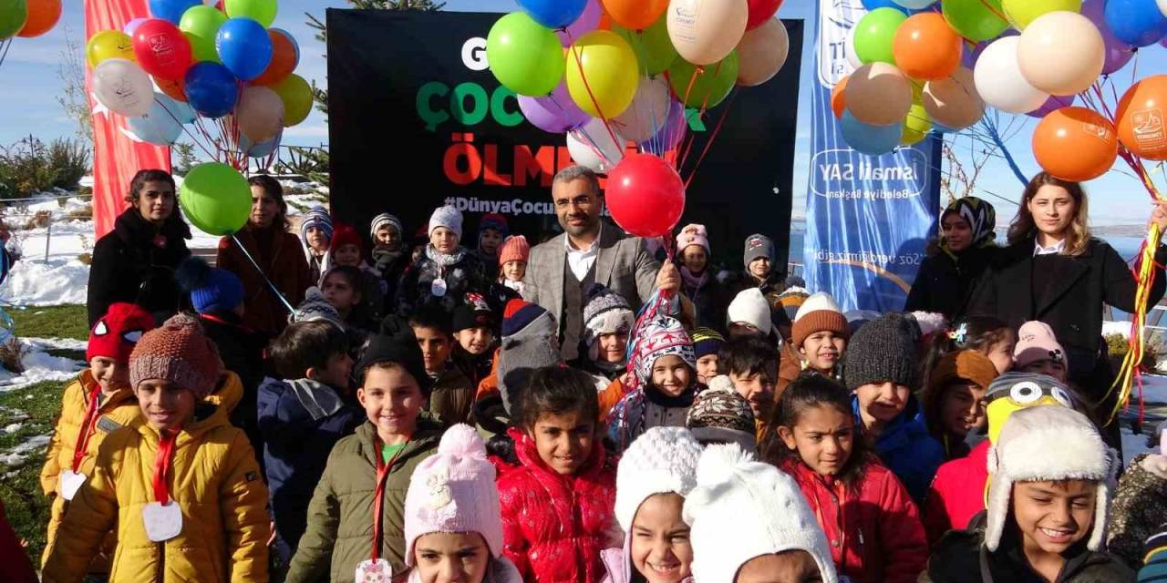 Gazzeli Çocuklar İçin Gökyüzüne Balon Bırakıldı