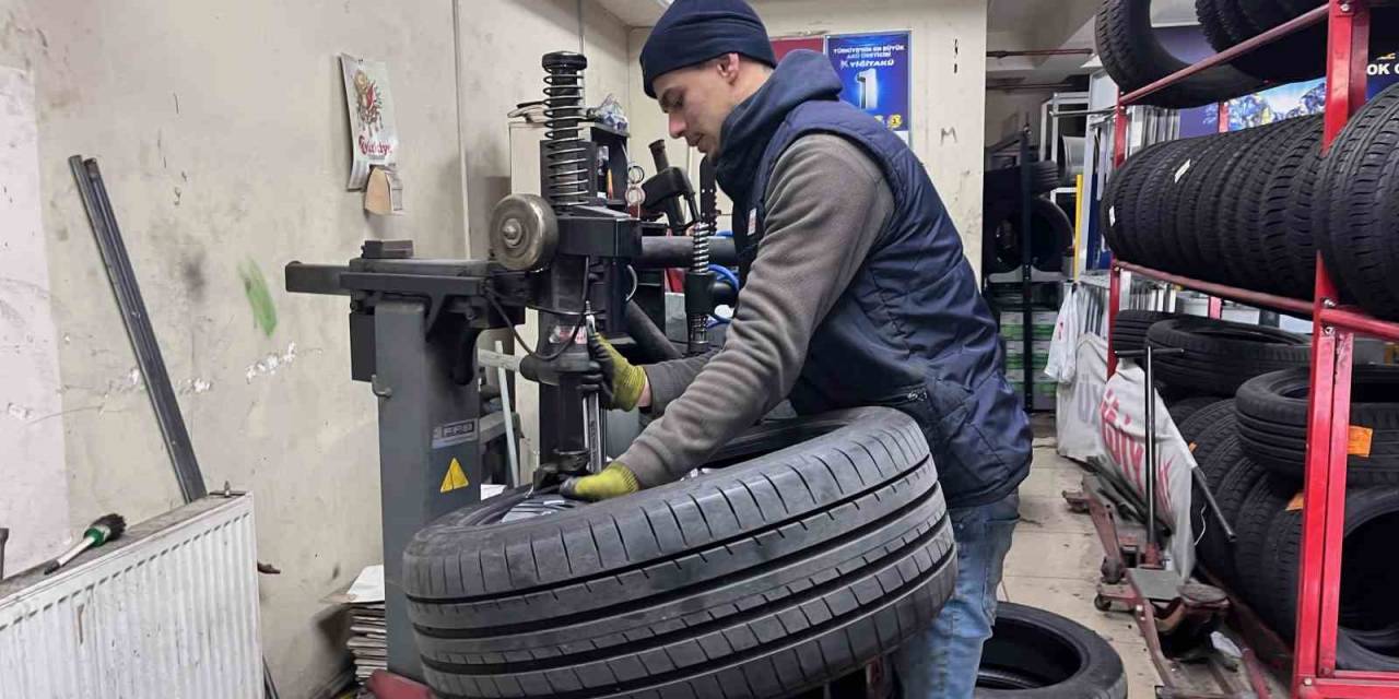 “Kış Lastiği Uygulaması” Öncesinde Oto Lastikçilerde Yoğunluk Yaşanıyor