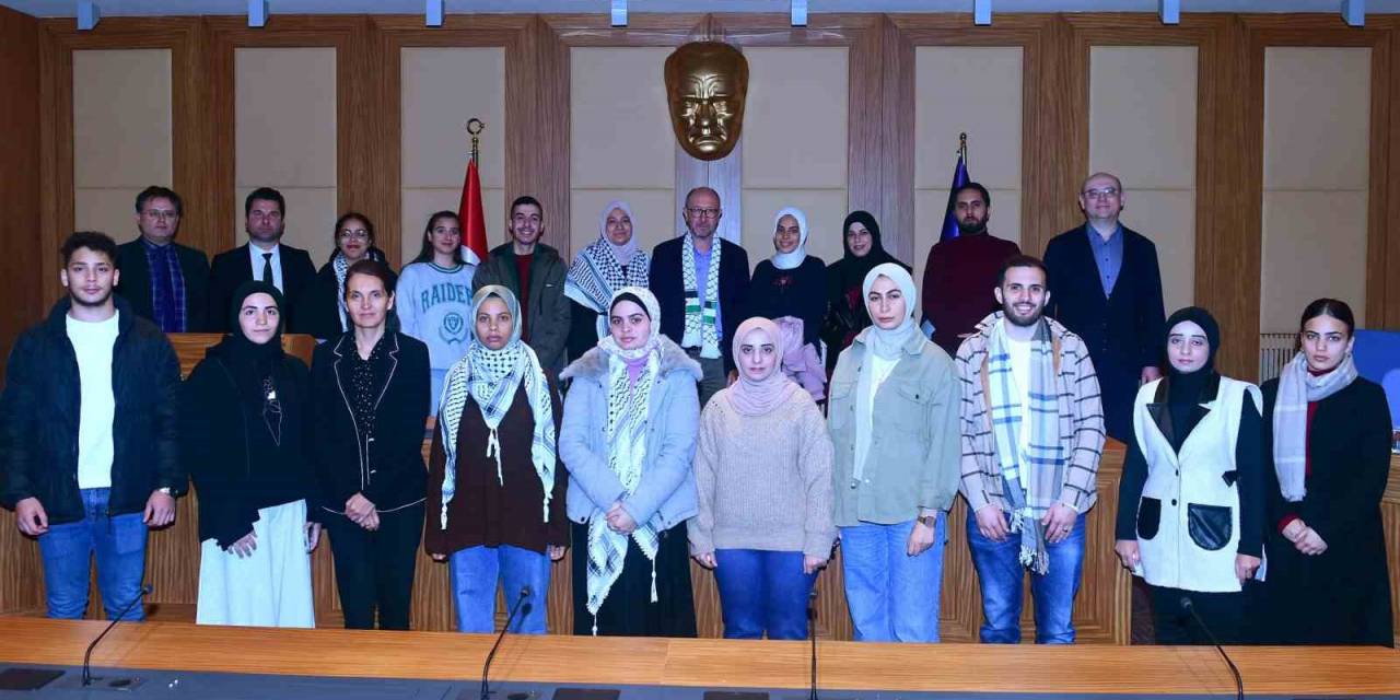 Rektör Erdal Filistinli Öğrencilerle Bir Araya Geldi