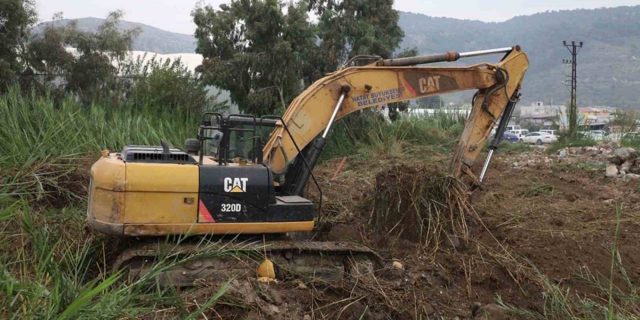 Hatay Büyükşehir Belediyesi Dereleri Islah Ediyor