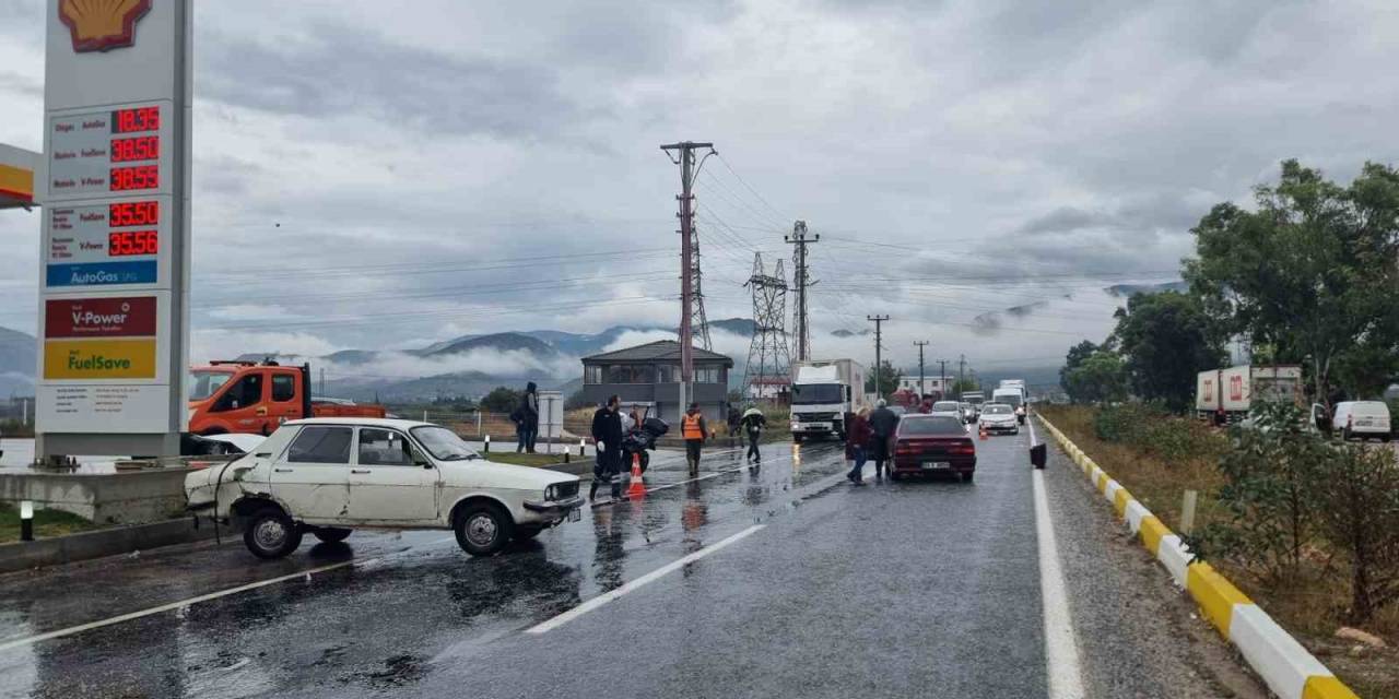 Kaza Böyle Geldi, Araçlar Yolda Metrelerce Kaydı