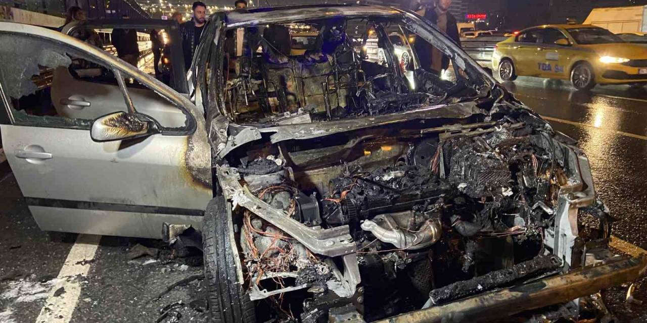 Bayrampaşa’da Kına Gecesinden Dönen İki Arkadaşın Otomobili Alev Alev Yandı