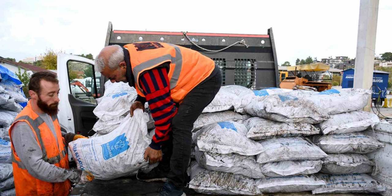 Kuşadası Belediyesi’nden İhtiyaç Sahibi Ailelere Yakacak Yardımı