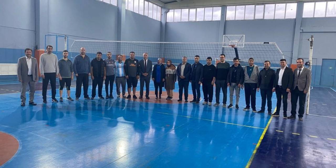 Hisarcık’ta Öğretmenler Günü Voleybol Turnuvası