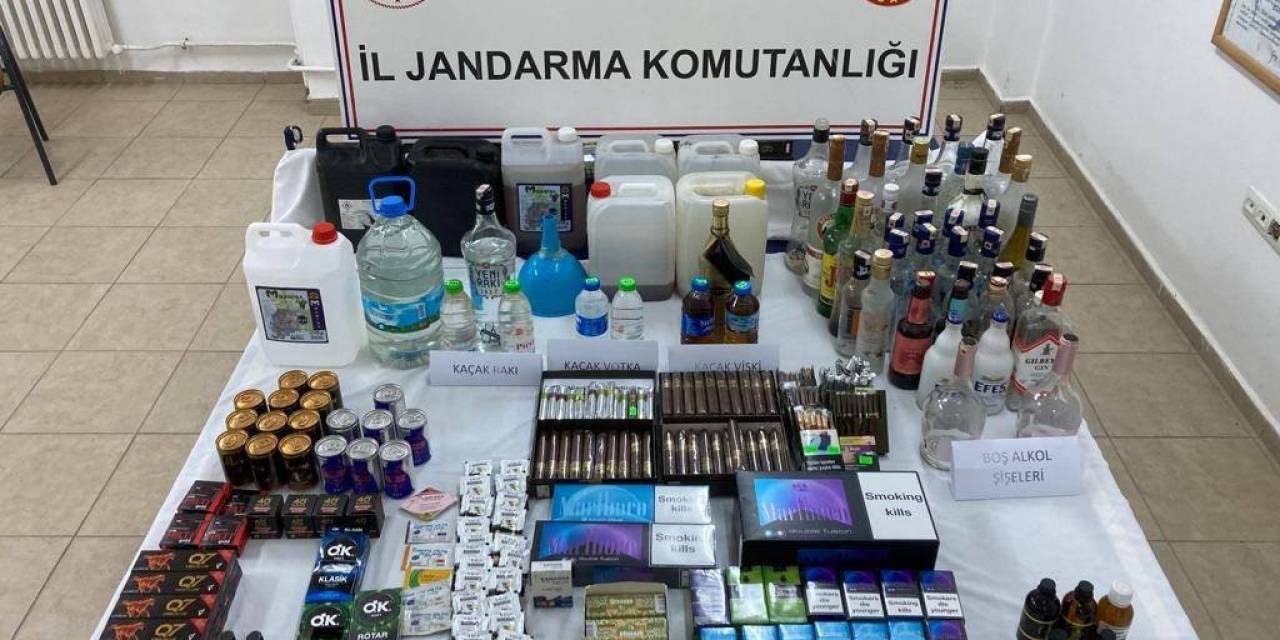 Kuşadası’nda Jandarma Ekipleri Kaçakçılığa Geçit Vermedi