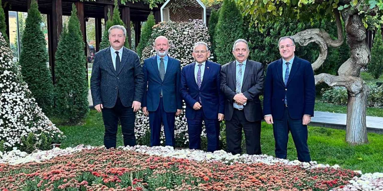 Başkan Büyükkılıç, Merkez İlçe Belediye Başkanları İle Bir Araya Geldi