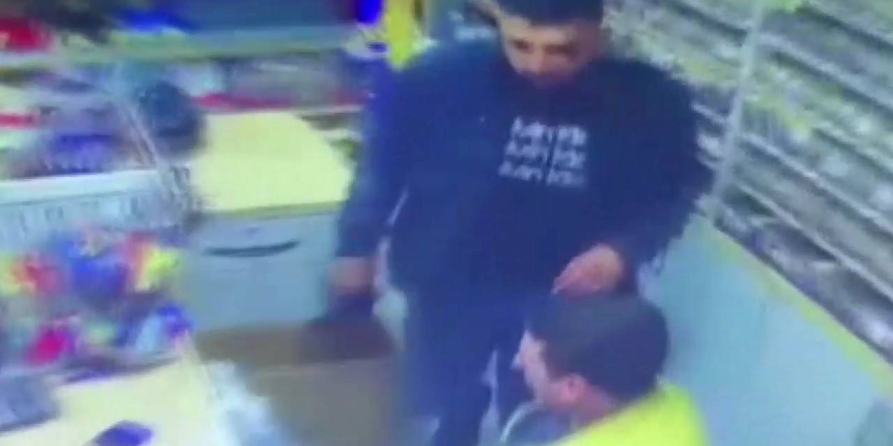 Gaziosmanpaşa’da Dehşet Anları Kamerada: Silahlı Soyguncu Kasadaki 22 Bin Lirayı Ve Çalışanın Üzerindeki Bin Lirayı Gasp Etti