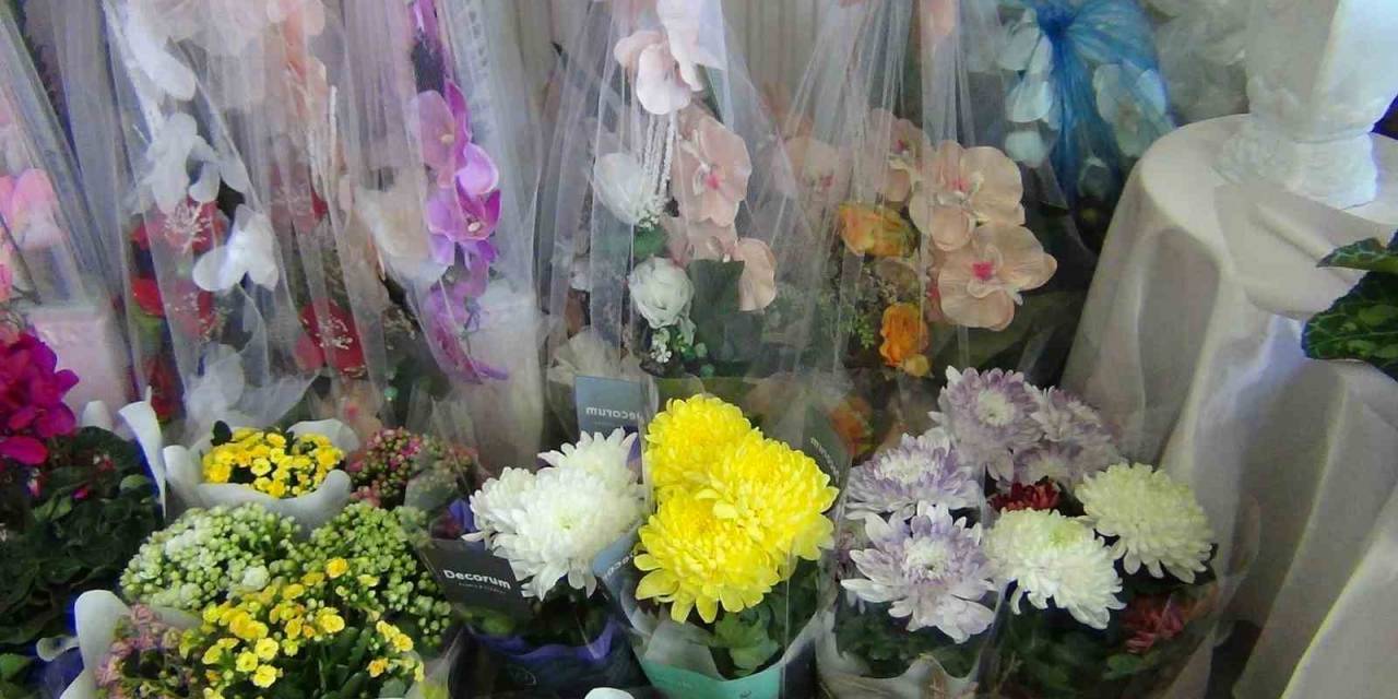 Kars’ta Çiçekler Öğretmenlere Hazırlanıyor