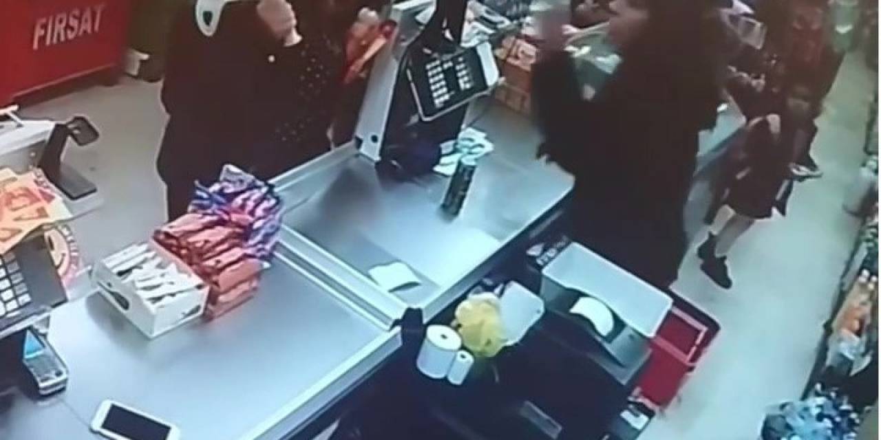 Pendik’te Reyondaki Fiyat Kasada Farklı Çıkınca Kasiyere Koltuk Değneğiyle Saldırdı