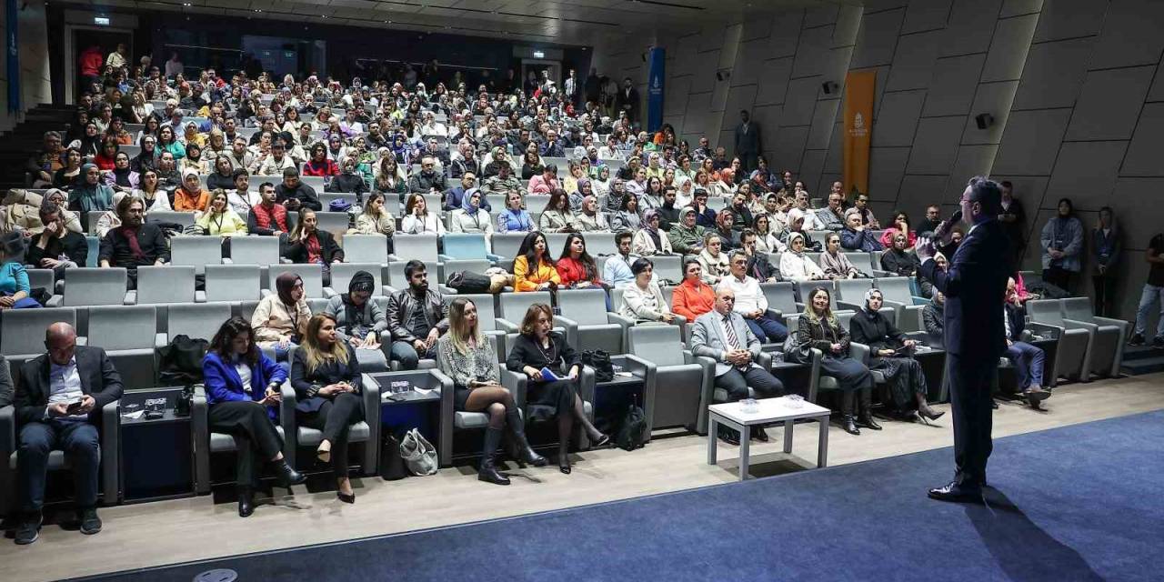 Başakşehir’de Öğretmenlere Yönelik Kariyer Sempozyumu Düzenlendi