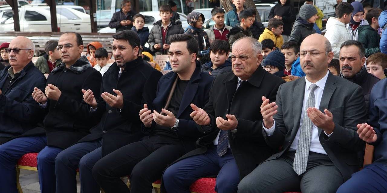 Başkan Öztürk Filistin İçin Düzenlenen Panayıra Destek Verdi