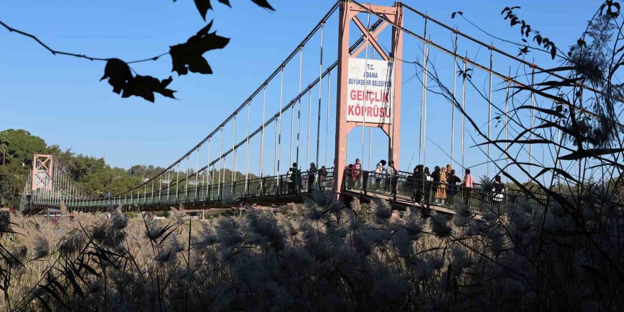 Adana’da Köprüde Vahşet: 2 Genç Bıçaklanarak Öldürüldü