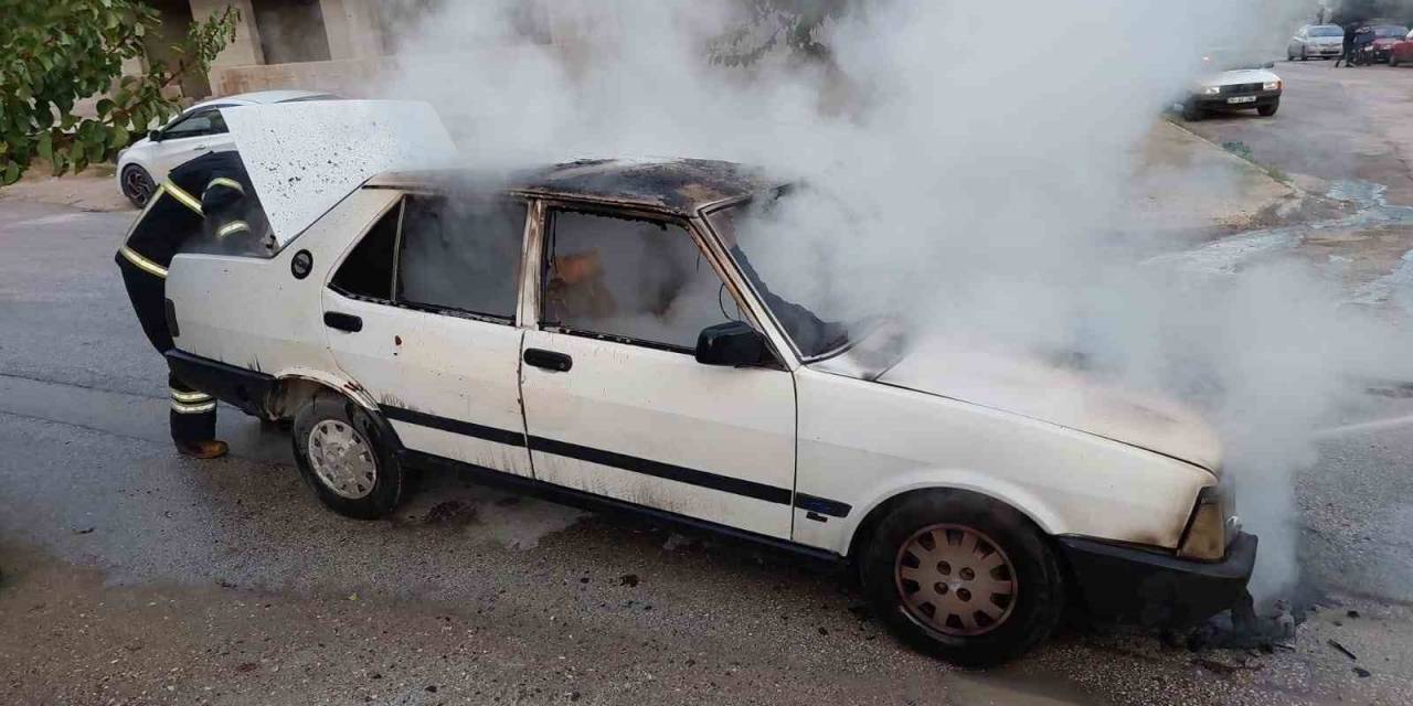 Burdur’da Seyir Halinde İken Yanan Otomobil Kullanılamaz Hale Geldi