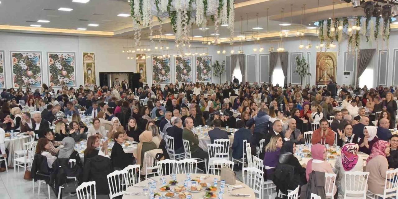 Tekkeköy Belediyesi’nden Öğretmenler İçin Coşkulu Kutlama