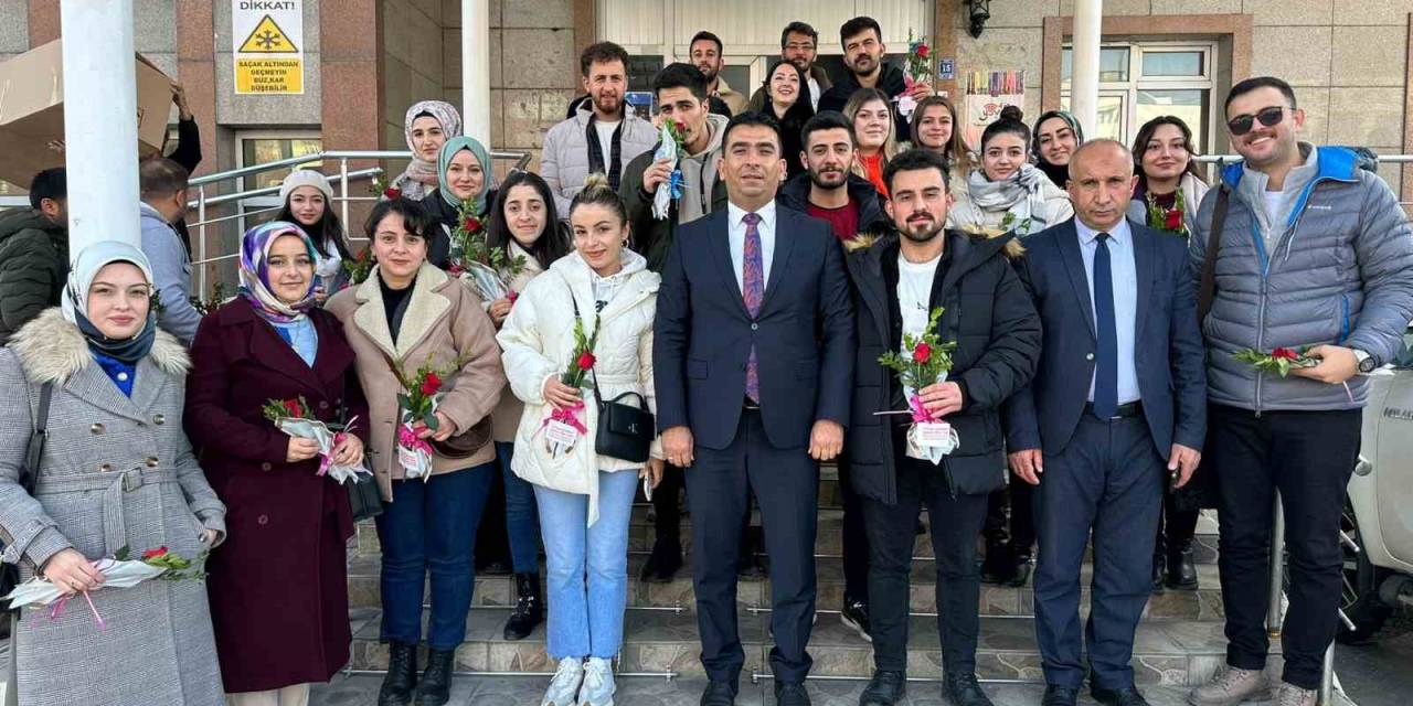 Yüksekova’da Öğretmenler Kahvaltıda Bir Araya Geldi