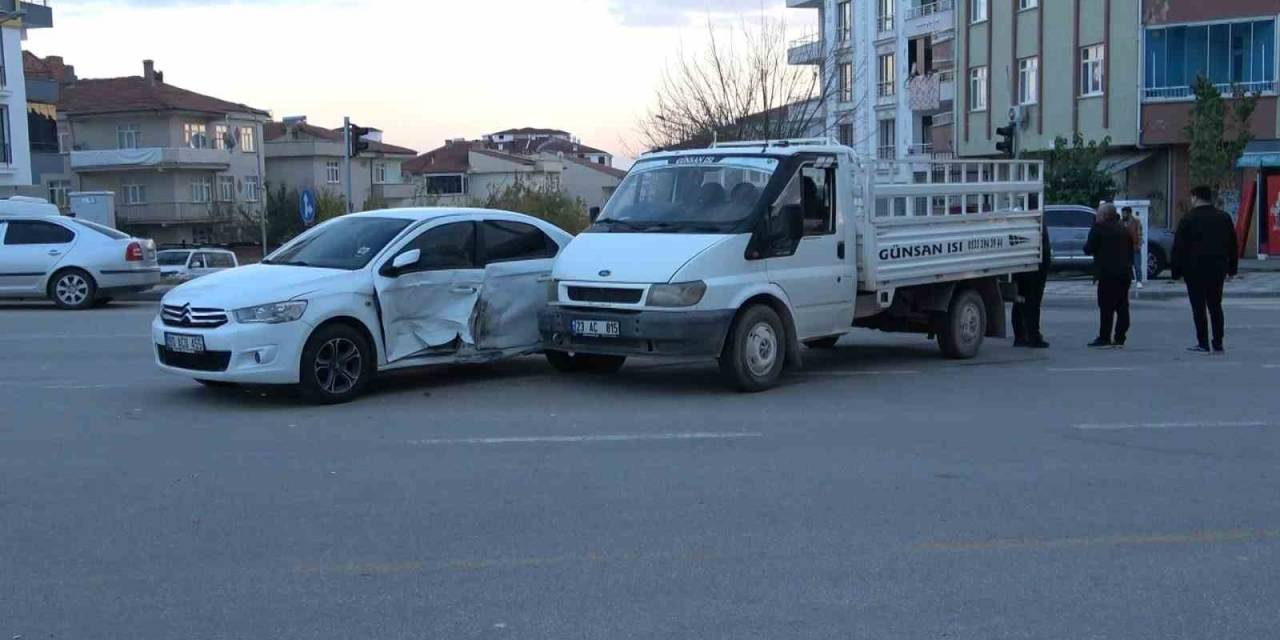 Elazığ’da Trafik Kazası: 4 Yaralı