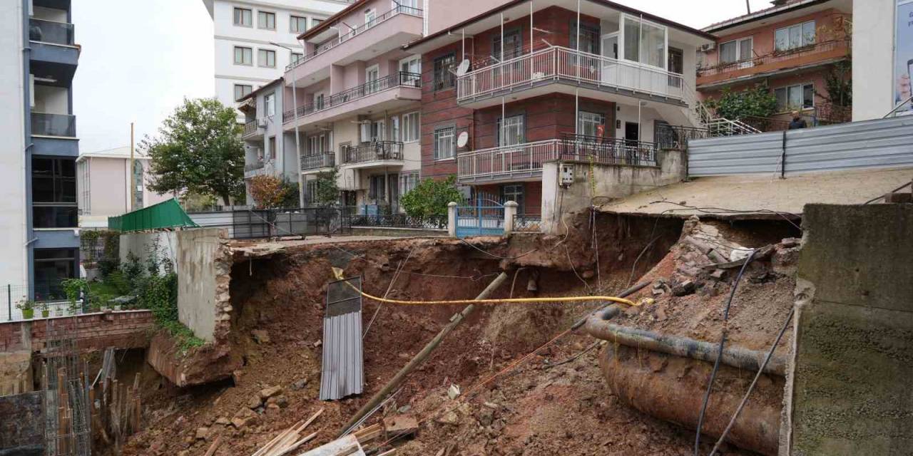 İstinat Duvarı Çöktü: 4 Bina Mühürlendi, 83 Kişi Tahliye Edildi