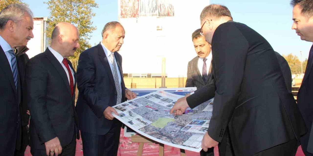 Bakan Özhaseki, Adıyaman’da Yerinde Dönüşüm Alanını İnceledi