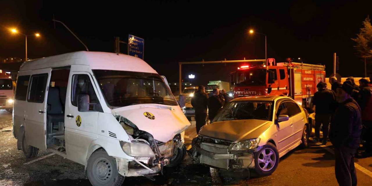 Elazığ’da Minibüs İle Otomobil Çarpıştı: 5 Yaralı