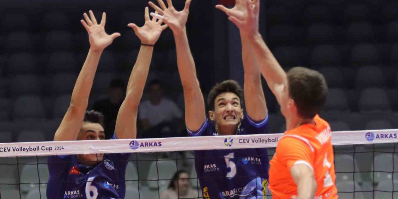 Cev Volleyball Cup: Neftohimik Burgas: 0 - Arkas Spor: 3