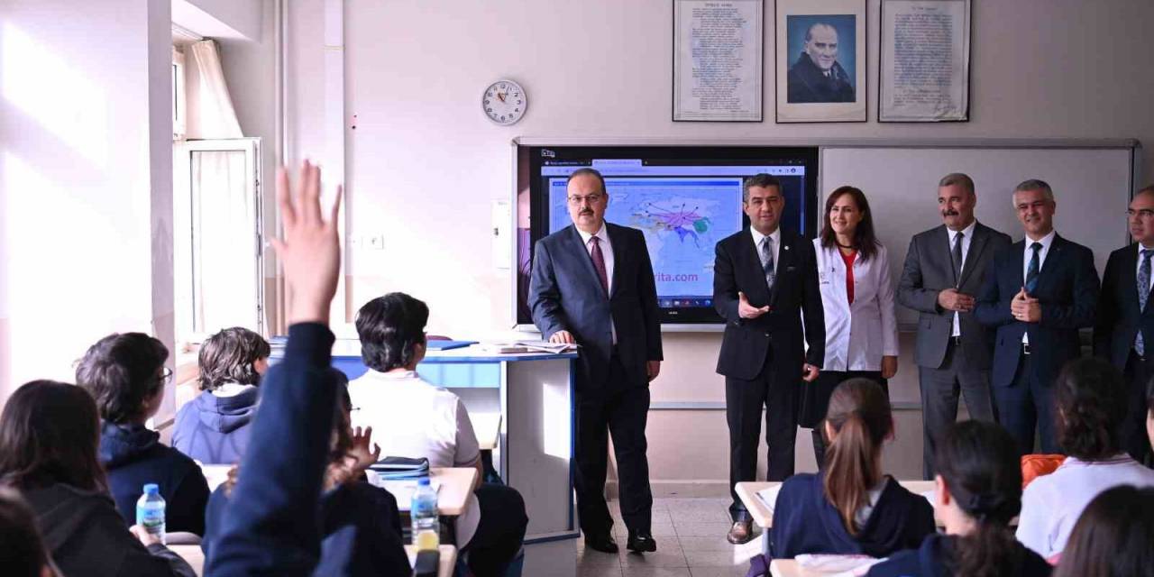 Vali Canbolat, Liseli Gençlerle Bir Araya Geldi